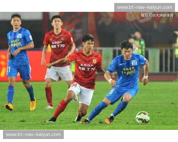 红流与铁血的碰撞：恒大vs宏运，那一抹抹杀不掉的绿茵狂想